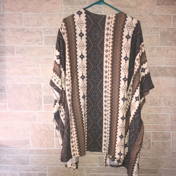 ✅Honeyme Curvy Chic Vibes Poncho Style Sweater - Picture 5 of 7
